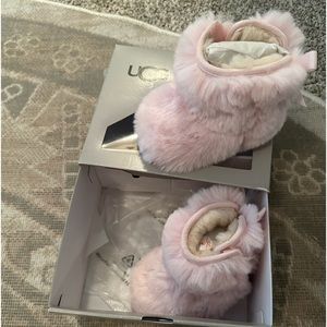 Baby girl Ugg’s